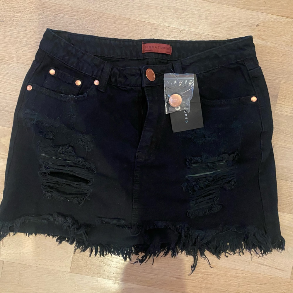 SIGNATURE 8 BLACK DENIM SKIRT